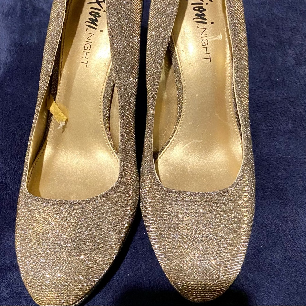 Fioni Gold Dressy Heels